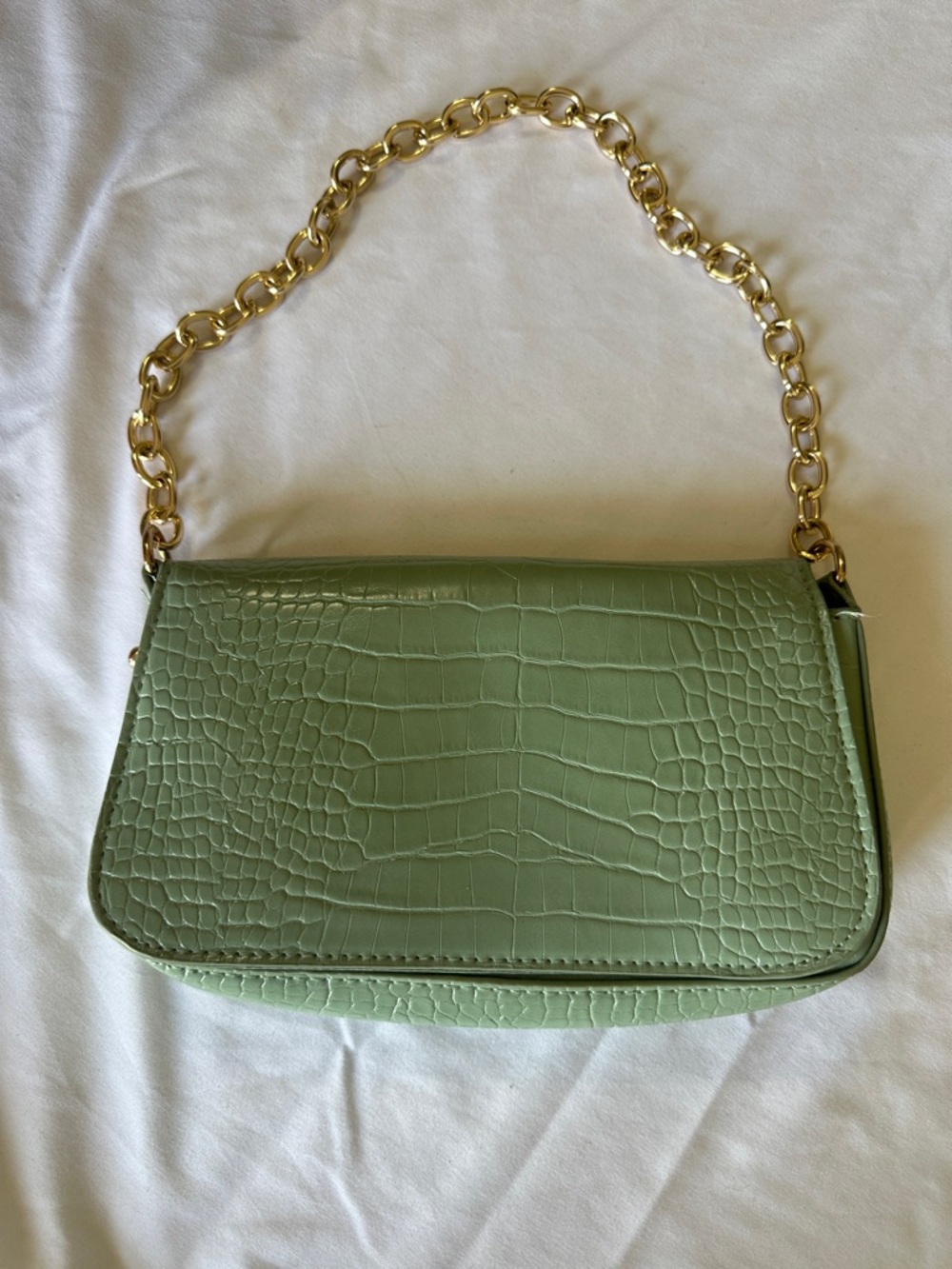 Stylish Croc-Embossed Shoulder Bag in Sage Green with Gold Chain